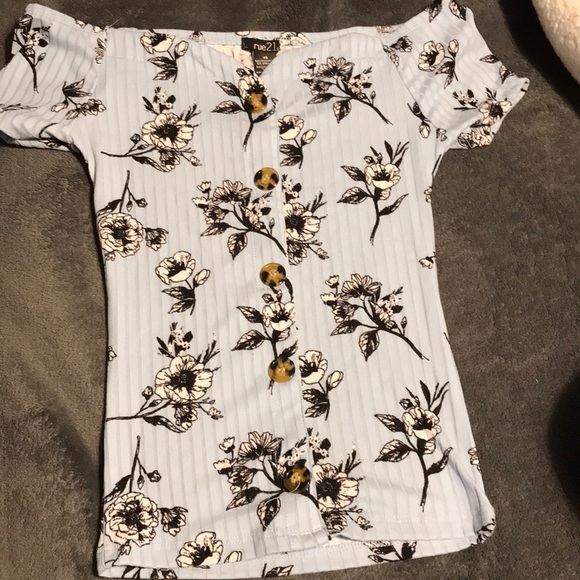 Rue21 blue floral off-shoulder tee - Picture 3 of 3